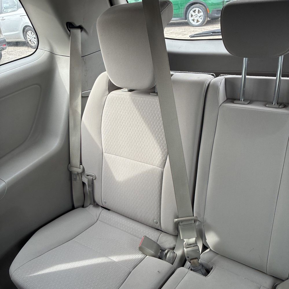 Used 2018 Kia Sedona L image 4