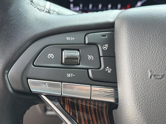Certified 2022 Cadillac Escalade Premium Luxury AWD/4WD image 28