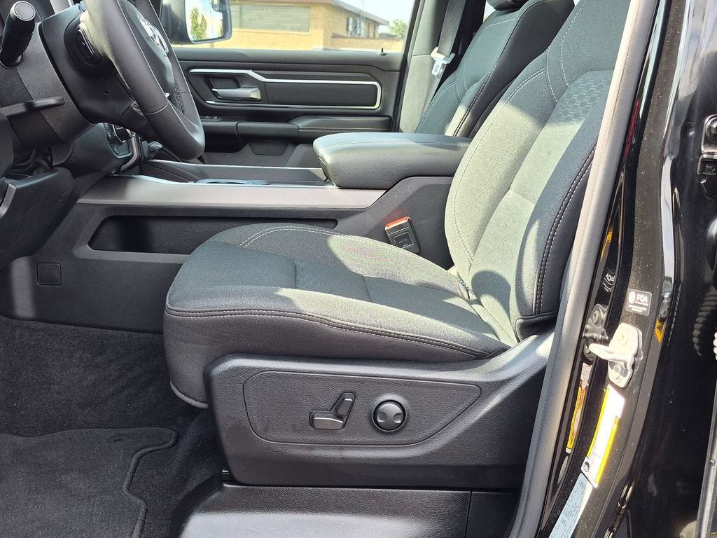 Used 2025 RAM 1500 Big Horn AWD/4WD image 10
