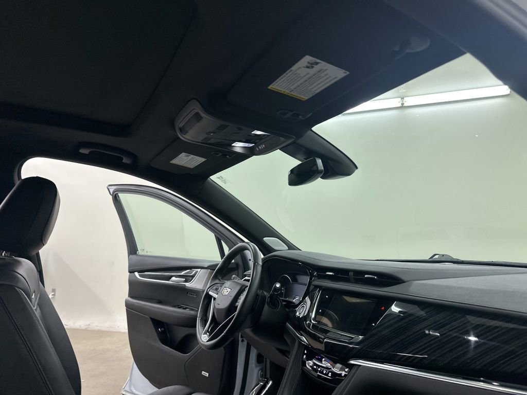 Used 2025 Cadillac XT6 Premium Luxury image 17