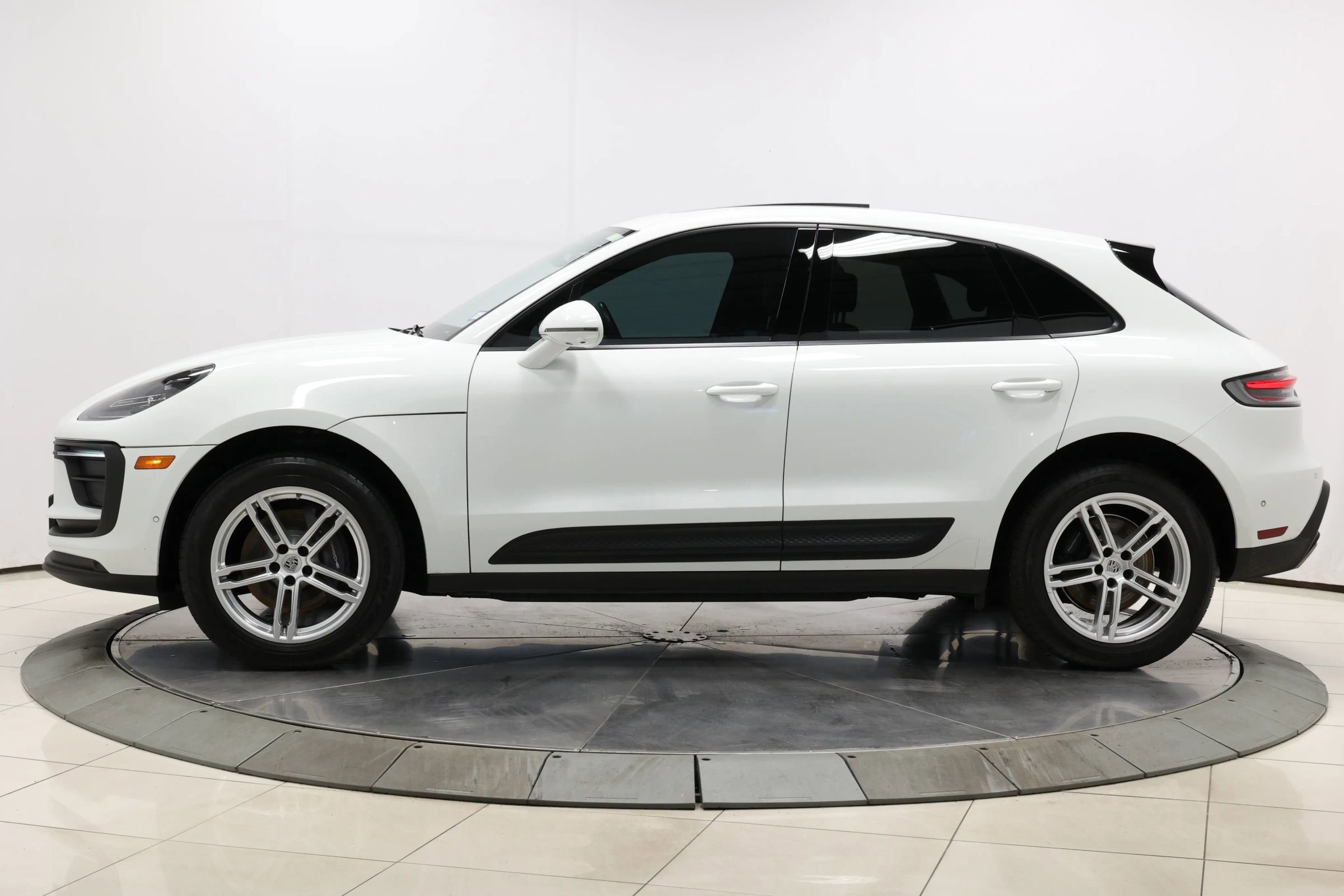 Used 2022 Porsche Macan image 6