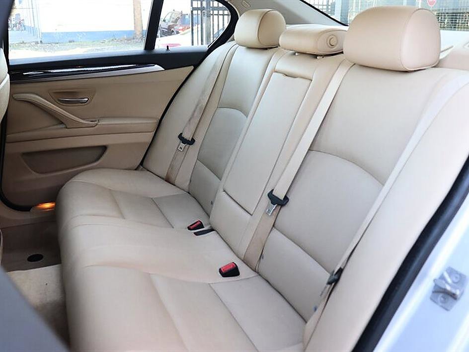 Used 2011 BMW 550i Sedan image 16