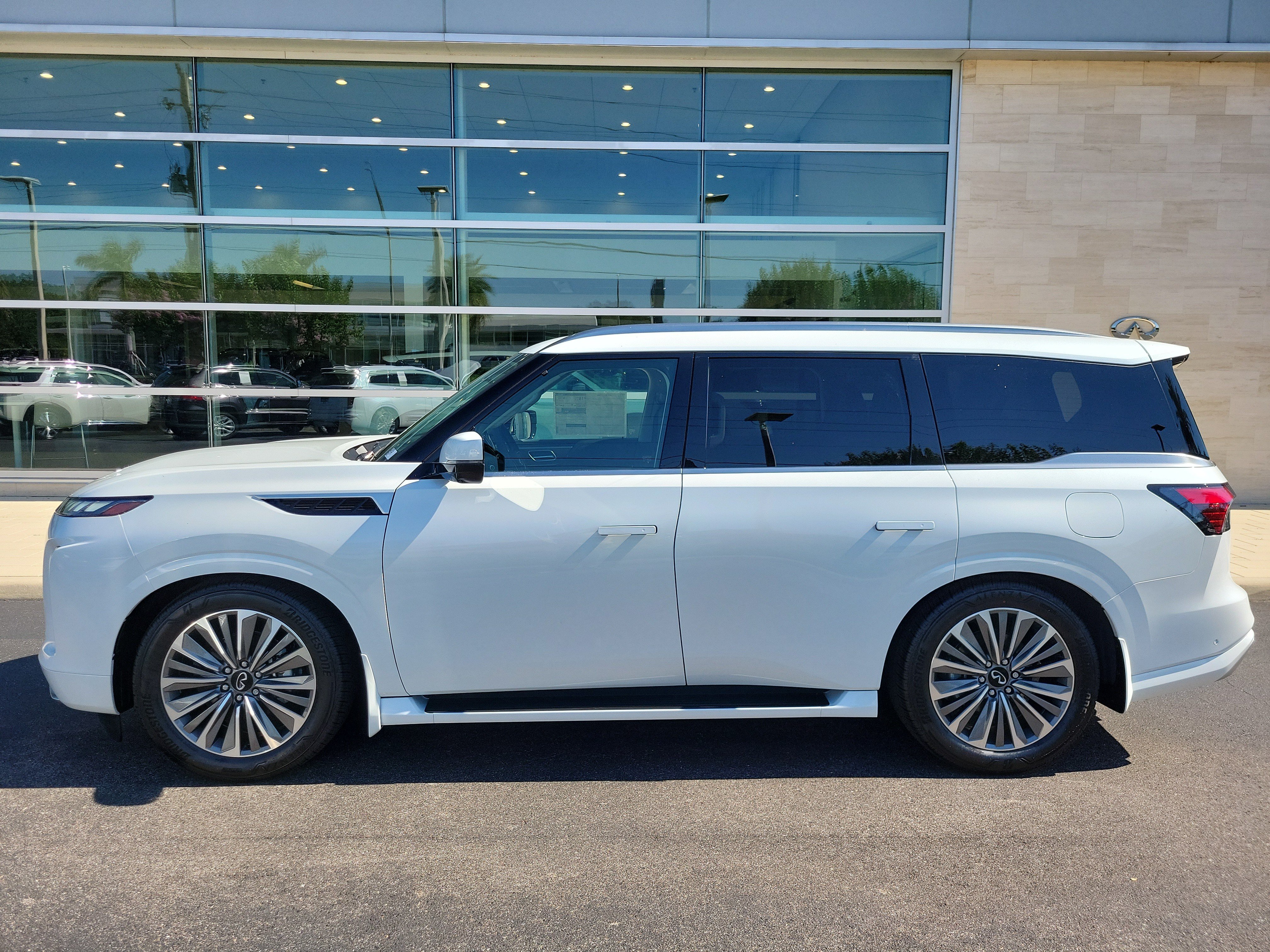 New 2026 INFINITI QX80 Luxe w/ Cargo Package RWD image 7