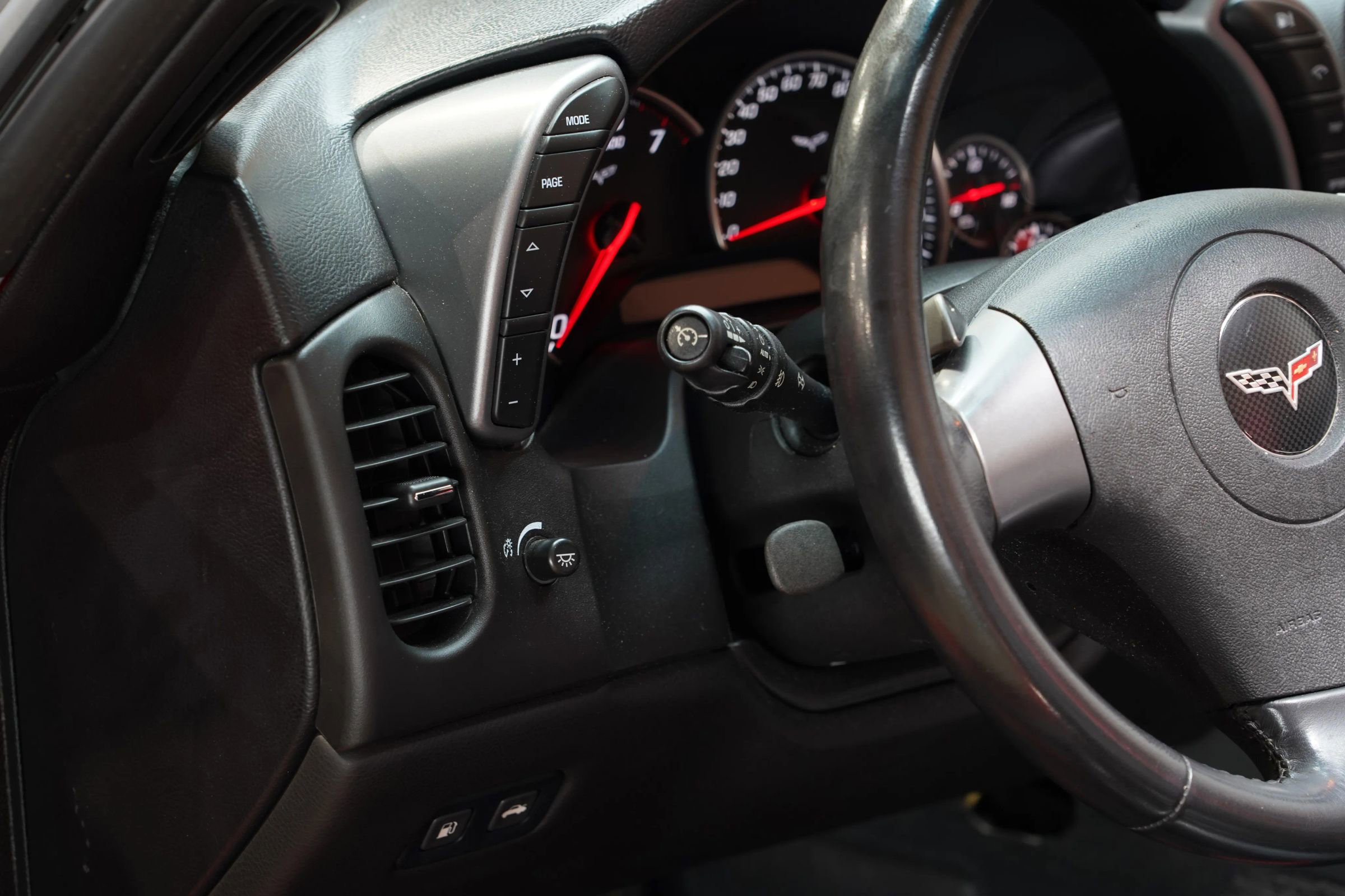 Used 2006 Chevrolet Corvette Convertible w/ Preferred Equipment Group RWD image 44