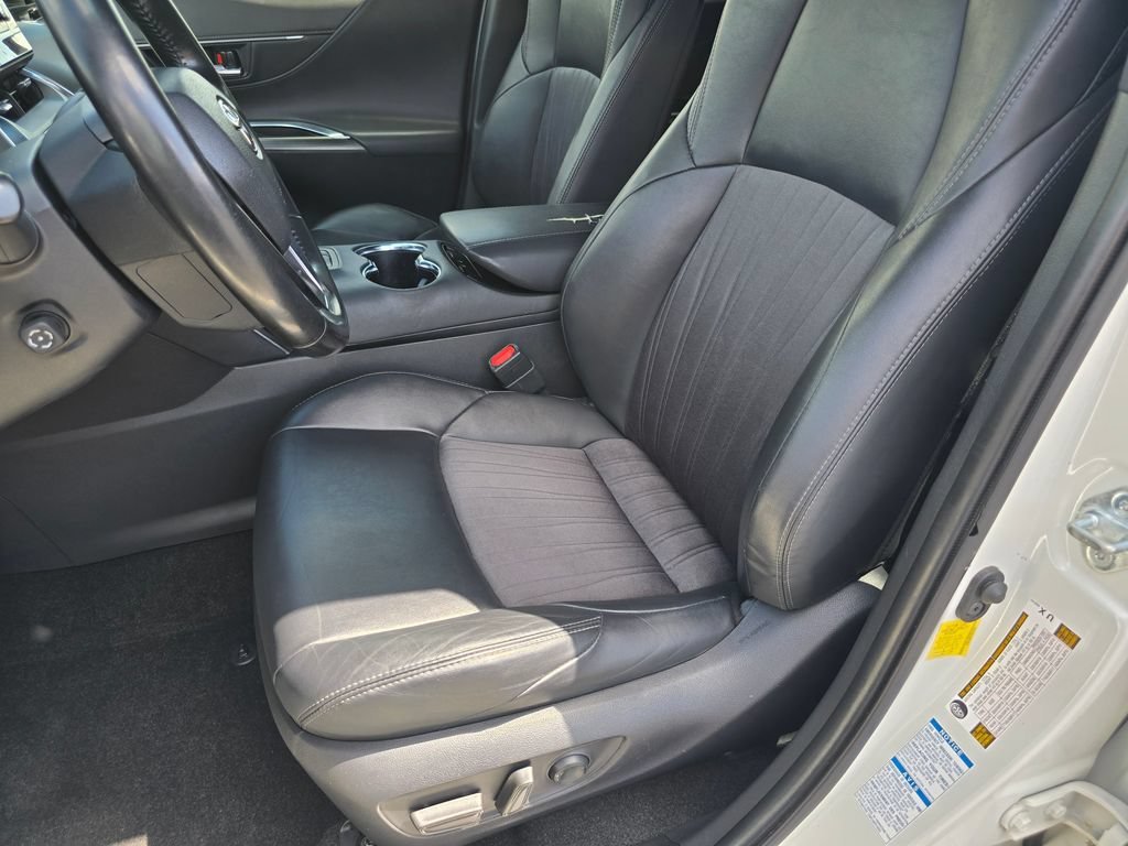 Certified 2021 Toyota Venza XLE w/ Carpet Mat Package (TMS) AWD/4WD image 23