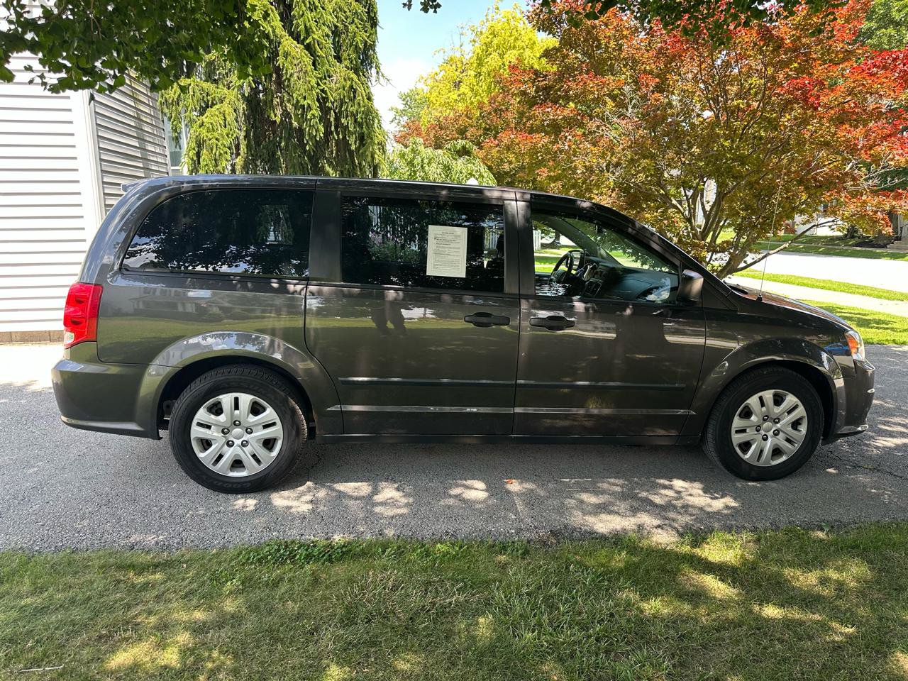 Used 2015 Dodge Grand Caravan American Value Package w/ UConnect Hands-Free Group FWD image 8