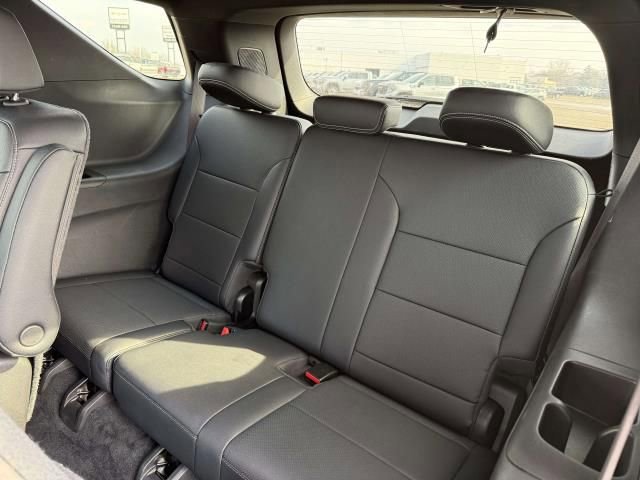 Used 2025 Chevrolet Traverse LT image 14
