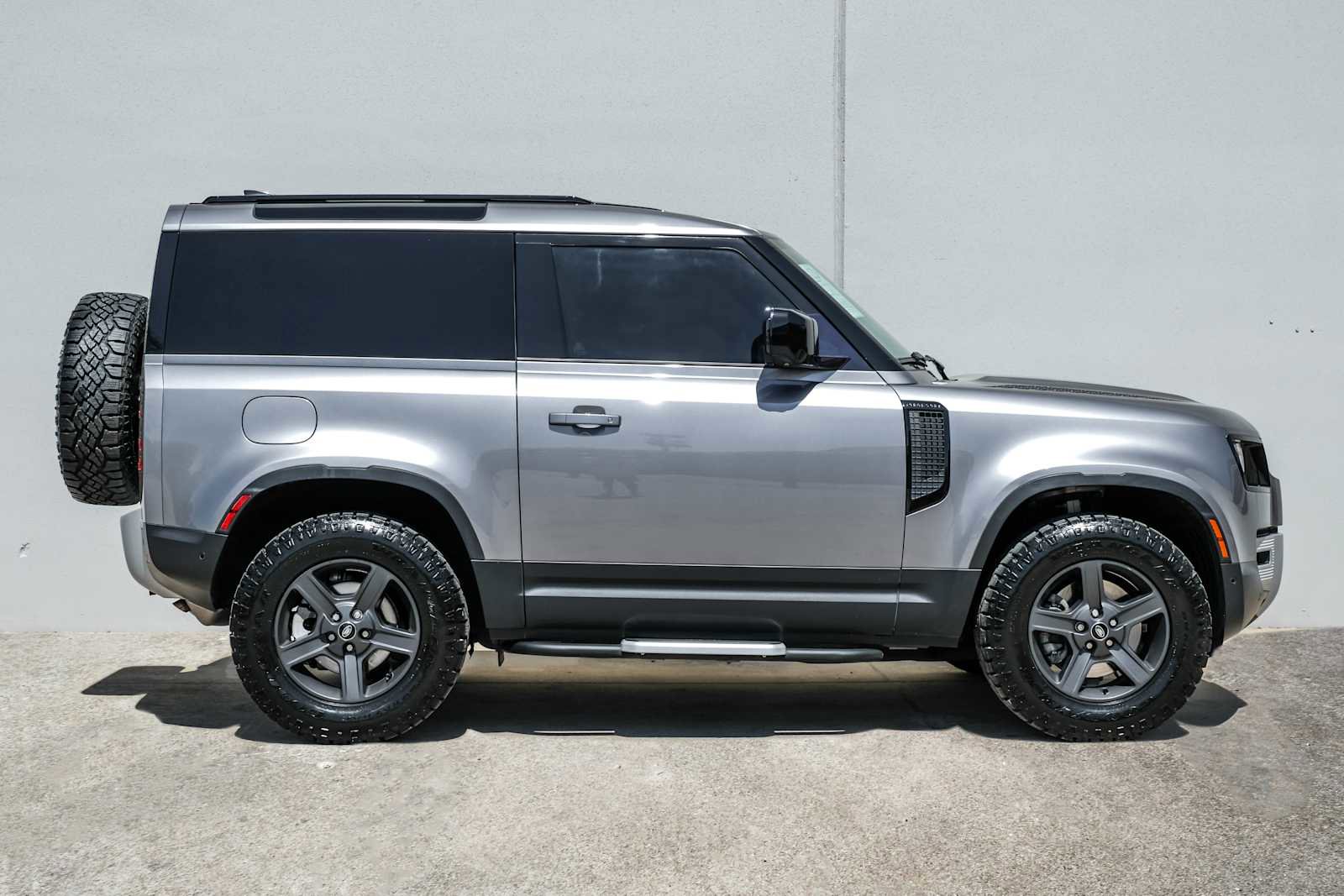 Used 2022 Land Rover Defender 90 image 7