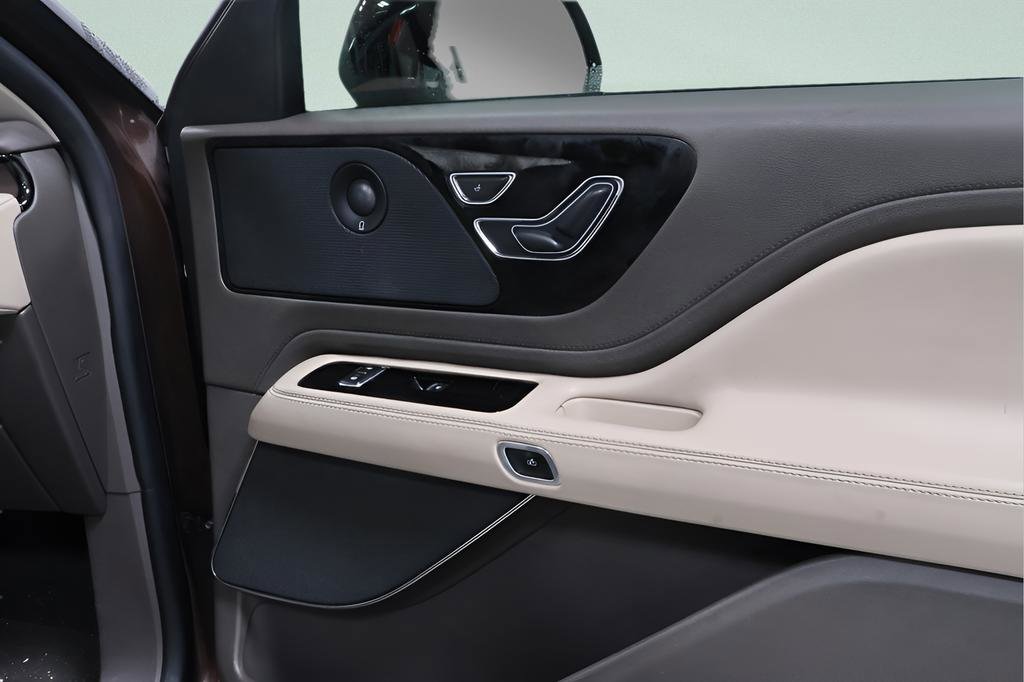 Used 2020 Lincoln Aviator Reserve w/ Elements Package Plus image 32