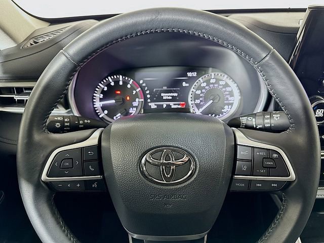 Used 2024 Toyota Highlander XLE AWD/4WD image 12