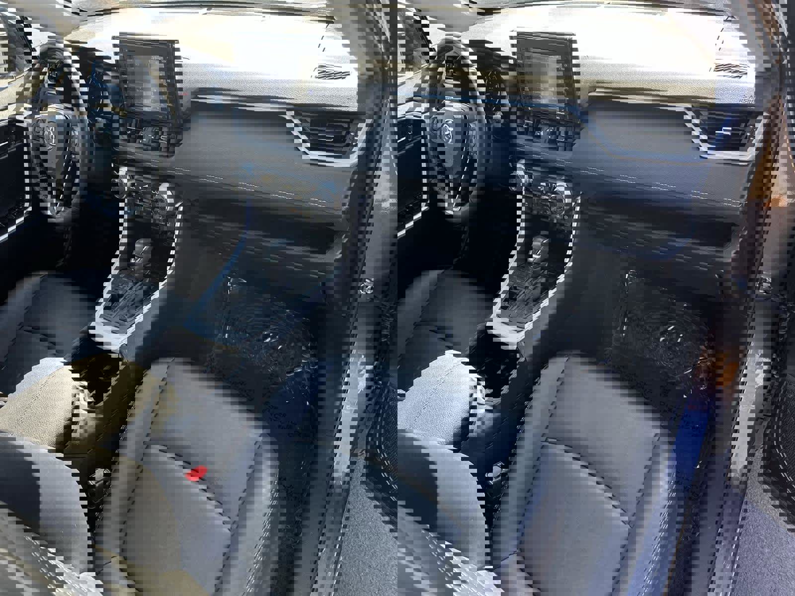 Used 2022 Toyota RAV4 XLE Premium image 13