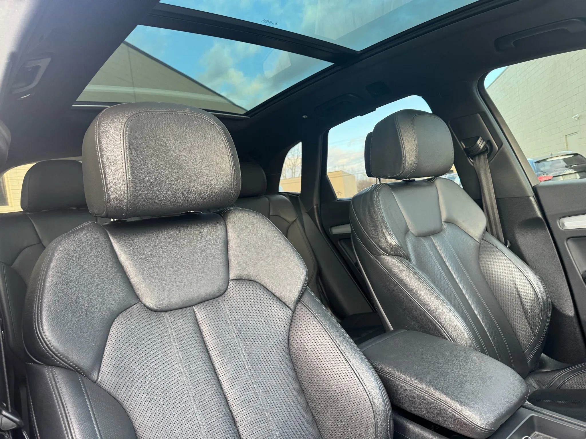 Used 2018 Audi SQ5 Premium Plus AWD/4WD image 30