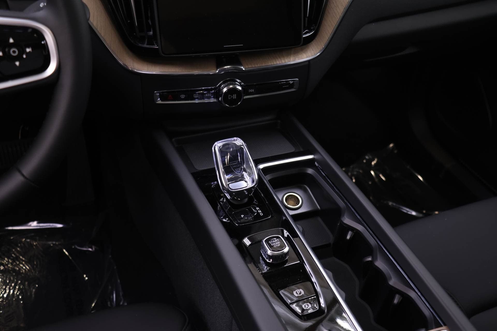 New 2026 Volvo XC60 T8 Plus w/ Protection Package Premier image 15