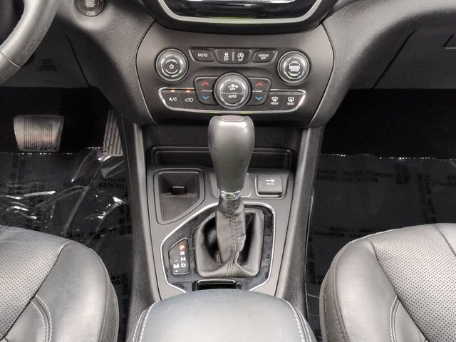 Used 2019 Jeep Cherokee Limited w/ Technology Group FWD image 19