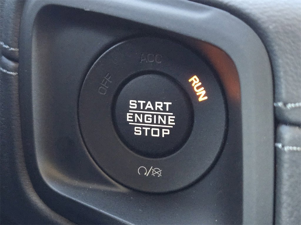 Used 2025 Jeep Wrangler Unlimited Rubicon w/ Technology Group image 23