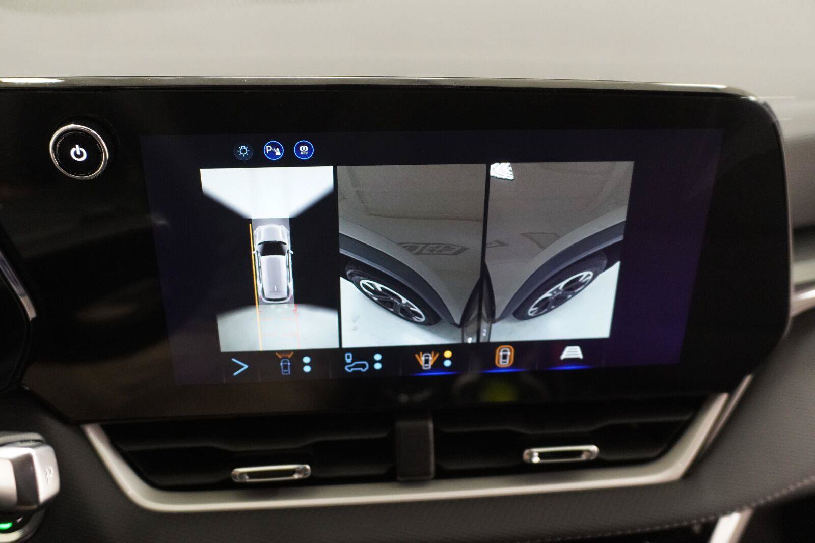 New 2027 Chevrolet Equinox LT w/ Safety and Technology Package FWD image 21