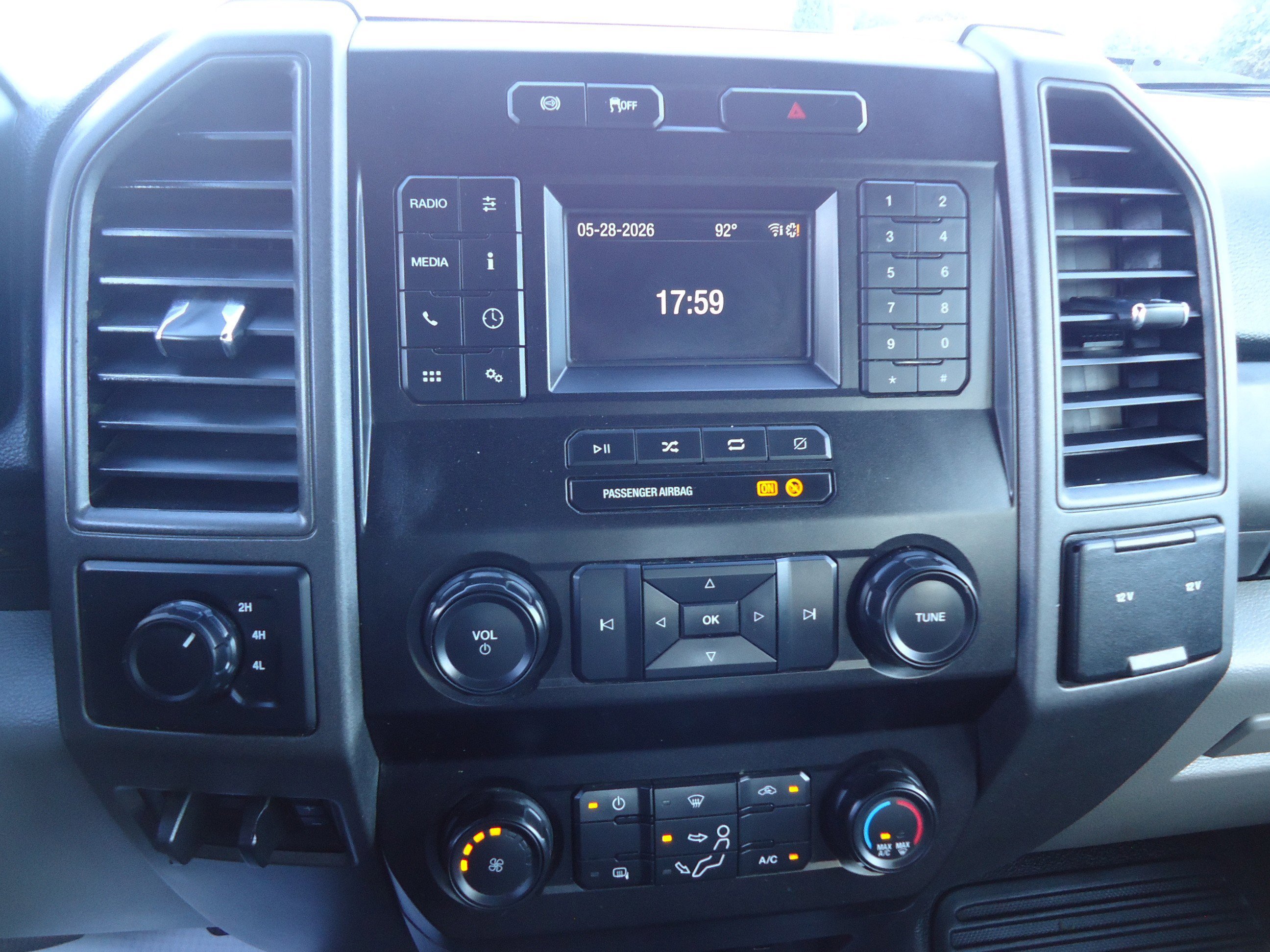 Used 2021 Ford F250 XL w/ Power Equipment Group AWD/4WD image 17