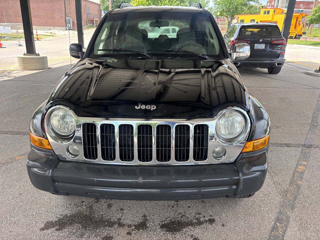 Used 2007 Jeep Liberty Sport AWD/4WD image 3