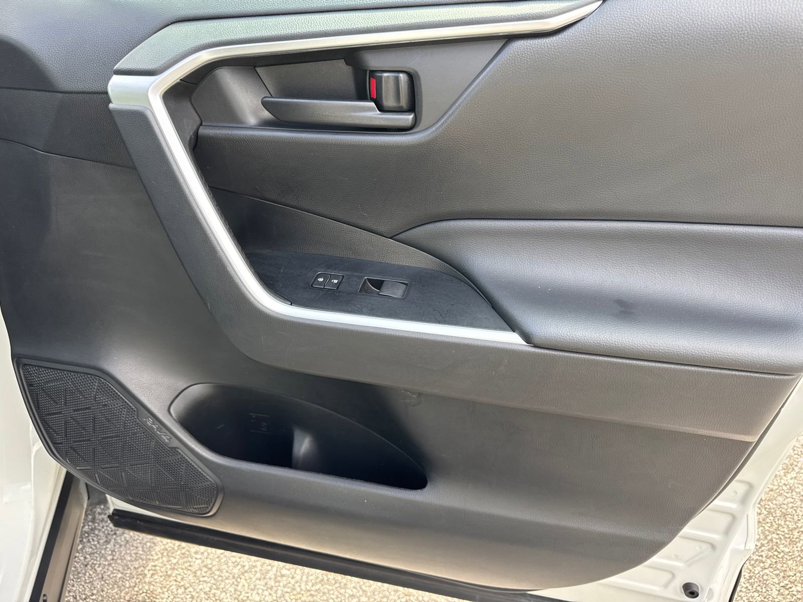 Used 2022 Toyota RAV4 LE image 14