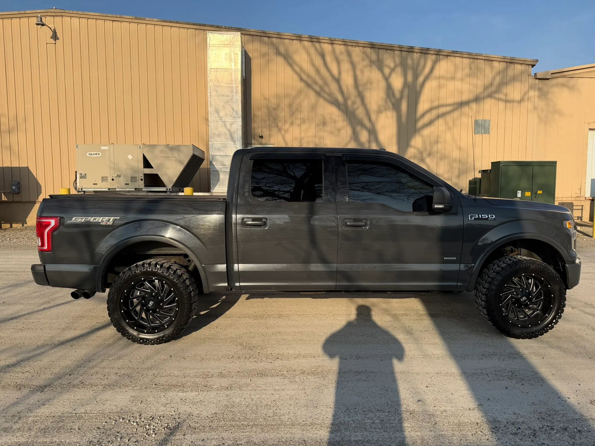 Used 2017 Ford F150 XLT w/ Equipment Group 302A Luxury AWD/4WD image 4