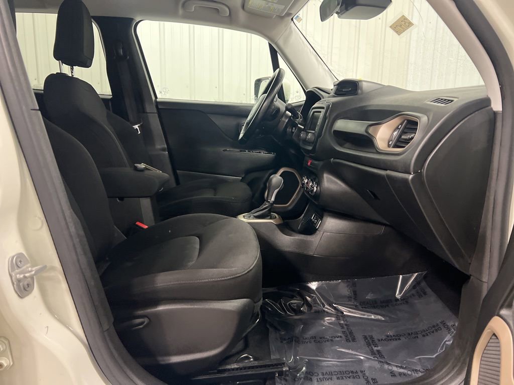 Used 2017 Jeep Renegade Latitude image 8