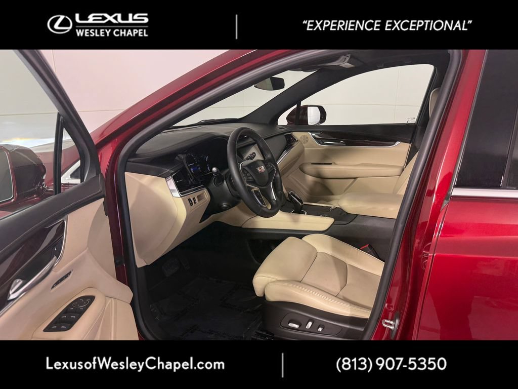 Used 2017 Cadillac XT5 Premium Luxury w/ Driver Assist Package FWD image 9