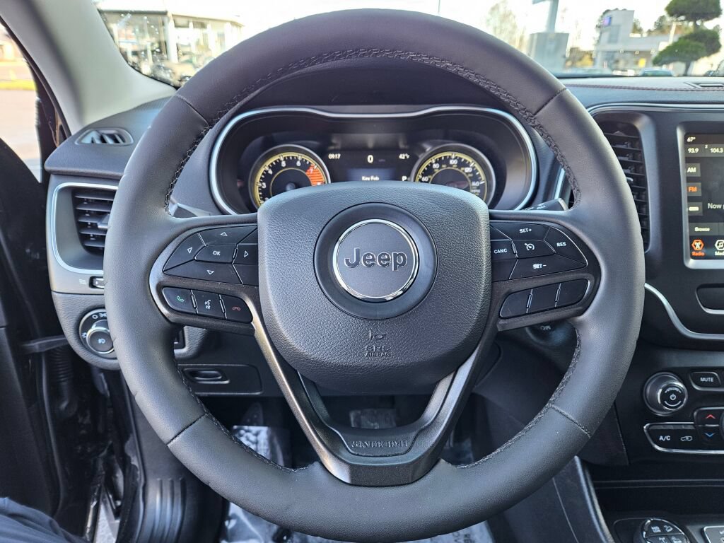Used 2022 Jeep Cherokee Trailhawk w/ Trailer Tow Group AWD/4WD image 21