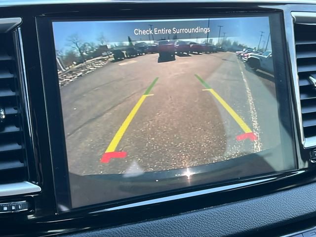 Used 2024 Chrysler Pacifica Touring-L image 24