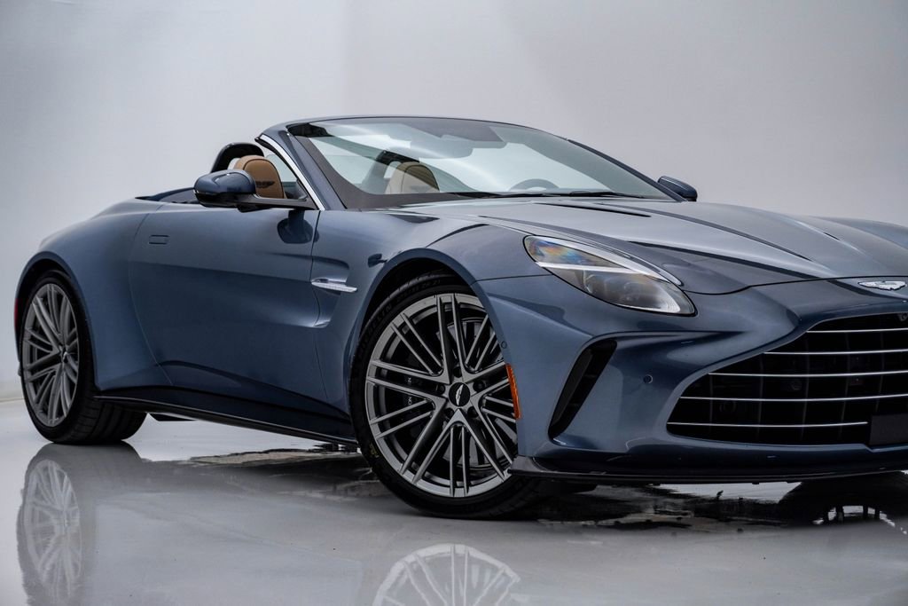 Used 2026 Aston Martin V8 Vantage Roadster RWD image 2