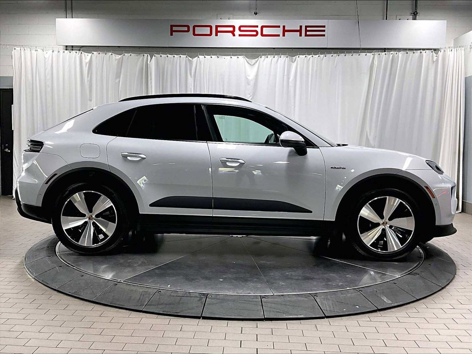 Used 2025 Porsche Macan Electric image 11