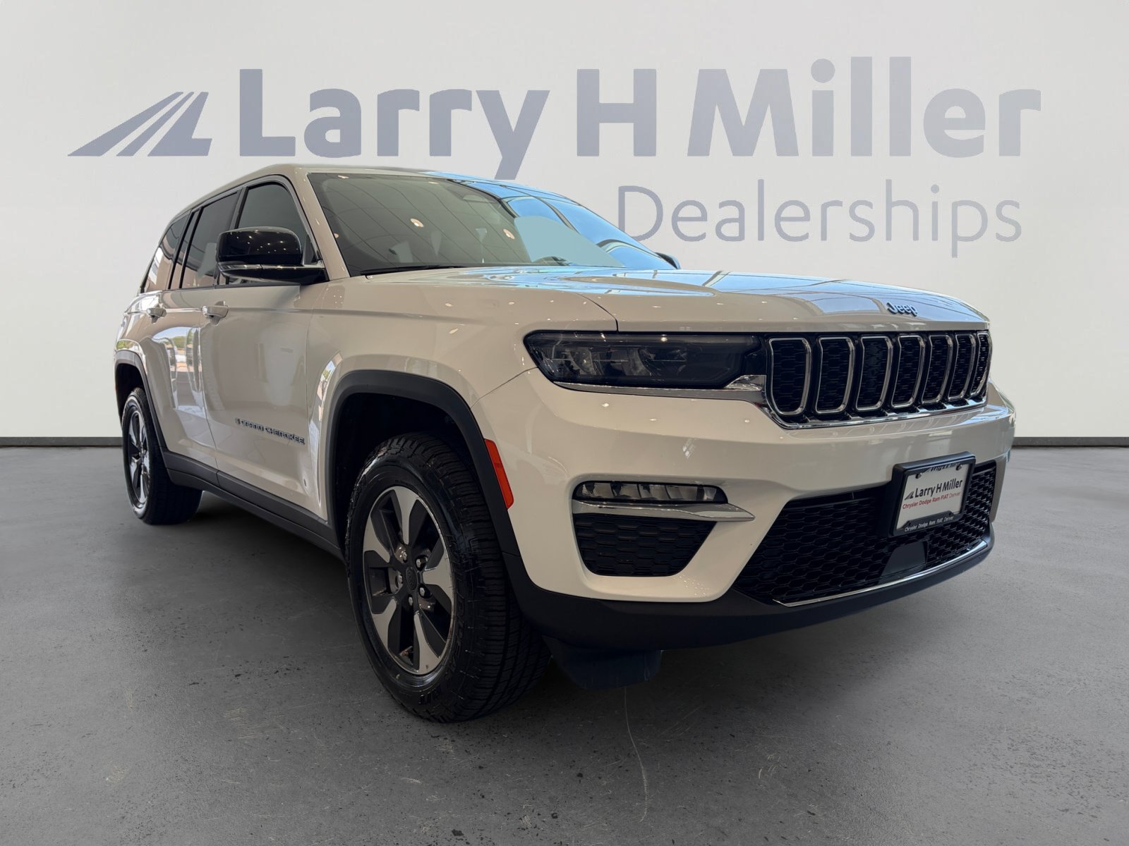 Used 2024 Jeep Grand Cherokee Limited 4xe AWD/4WD image 7