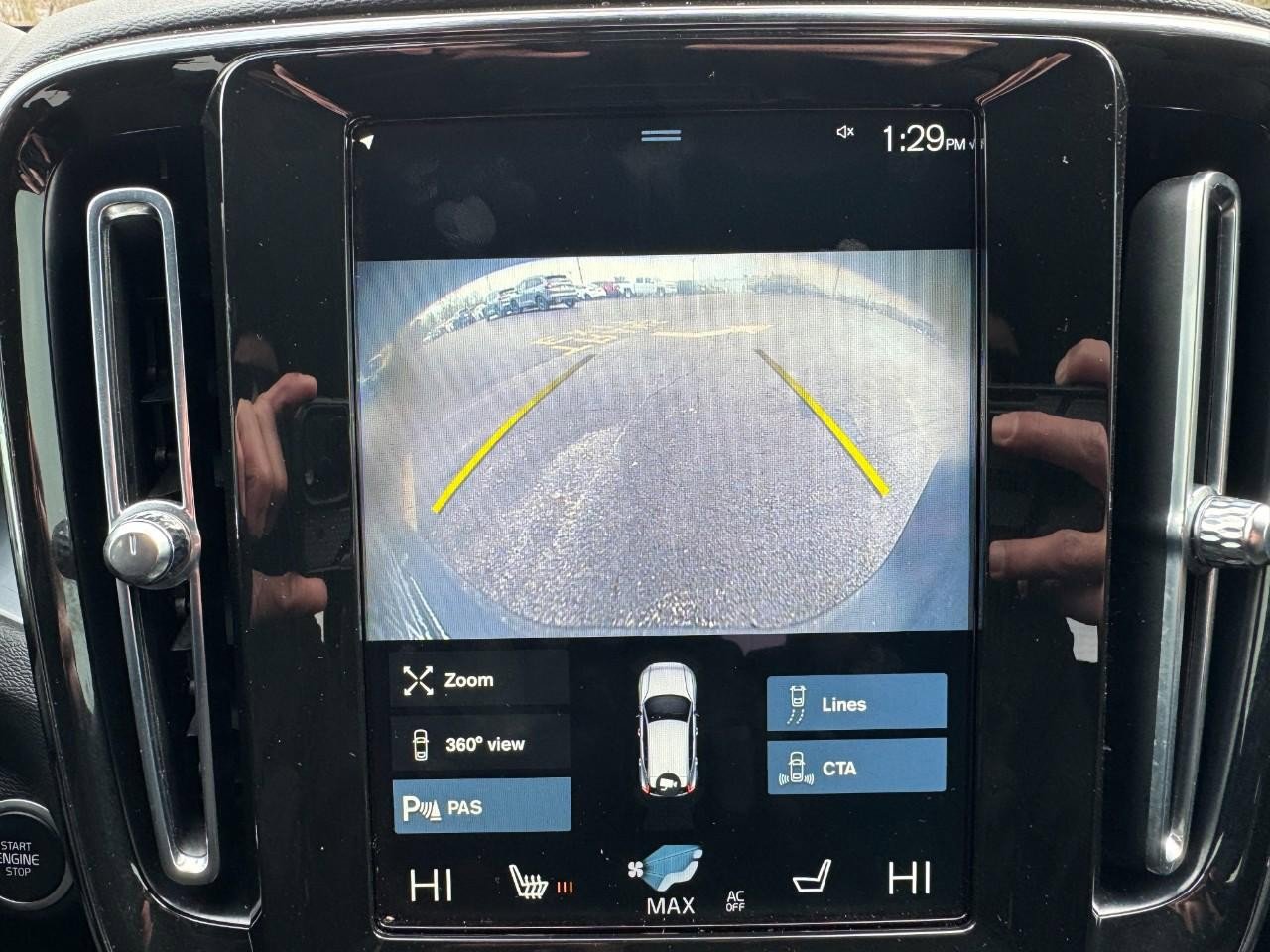 Used 2022 Volvo XC40 T4 Momentum image 25
