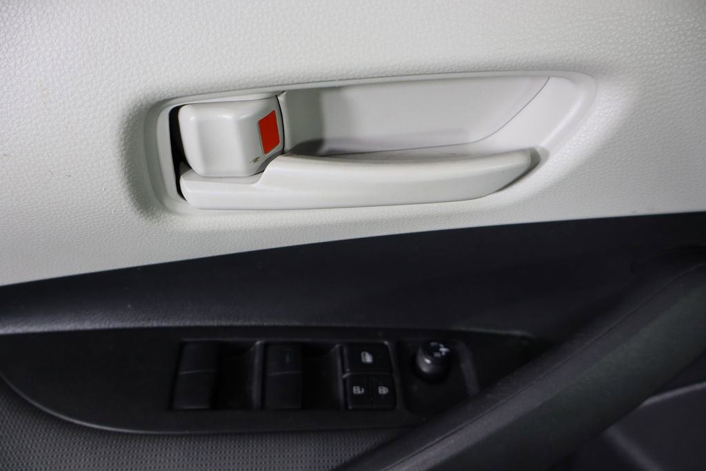 Used 2025 Toyota Corolla LE w/ Convenience Package image 21