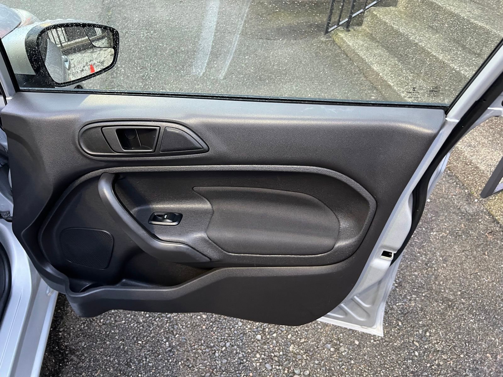 Used 2017 Ford Fiesta SE FWD image 15