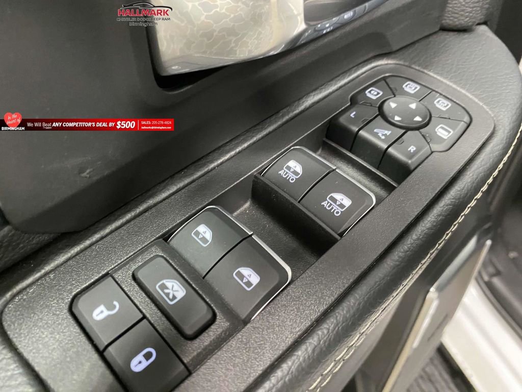 Used 2025 RAM 2500 Laramie AWD/4WD image 32