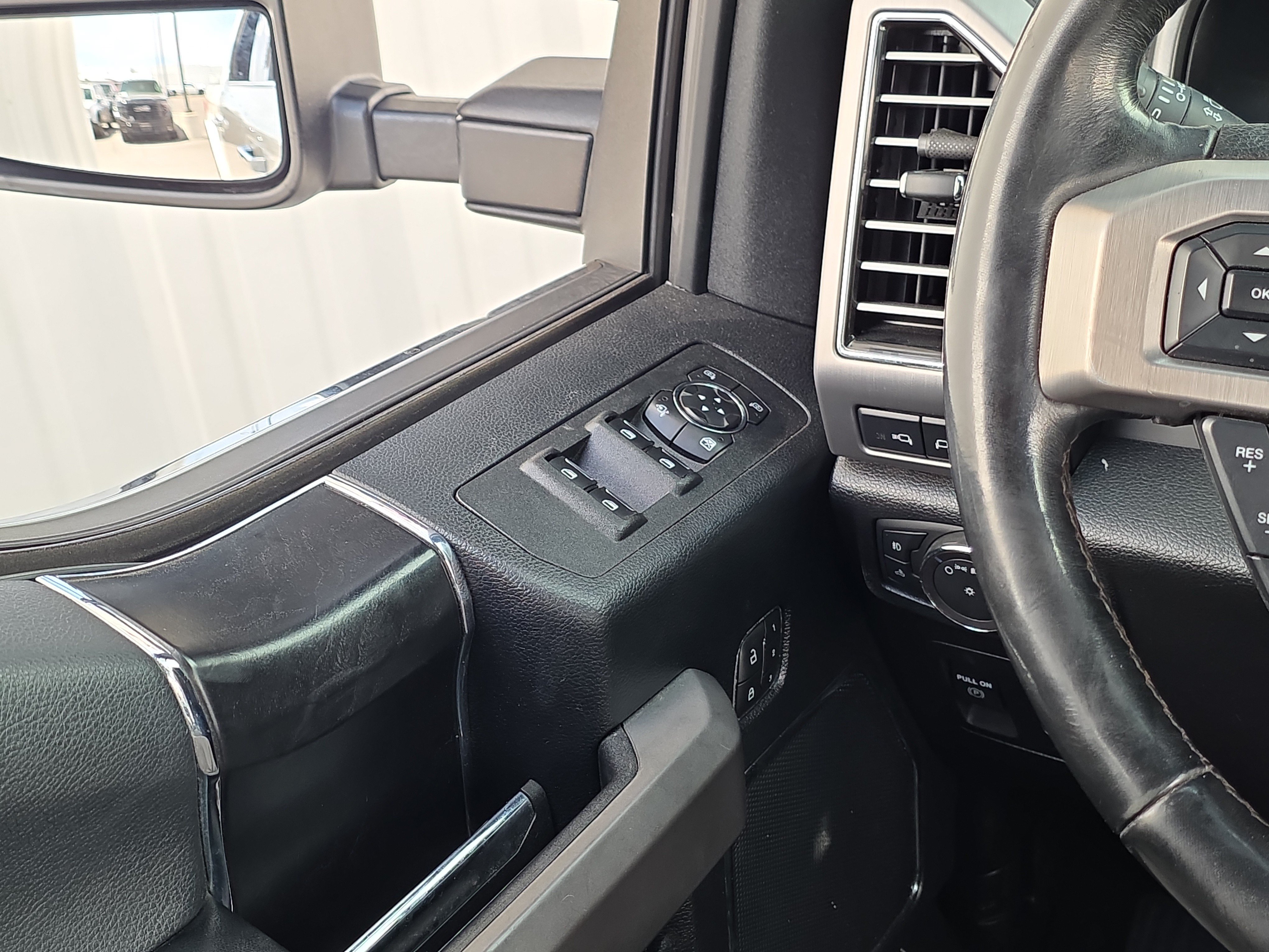 Used 2019 Ford F150 Platinum w/ Equipment Group 701A Luxury AWD/4WD image 27