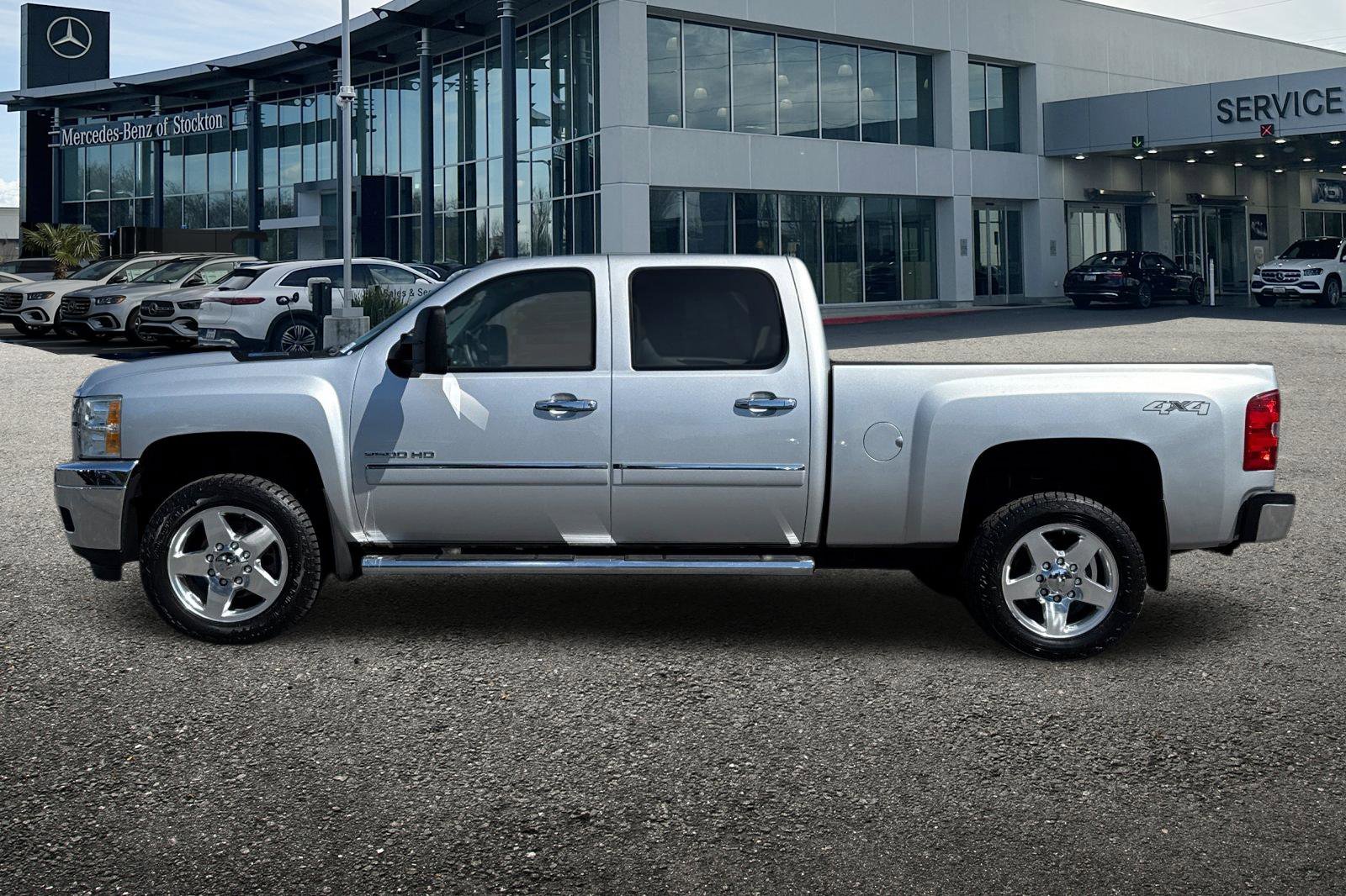 Used 2014 Chevrolet Silverado 2500 LT w/ Custom Sport Truck Package AWD/4WD image 7