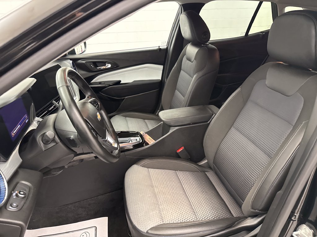 Used 2024 Chevrolet Trax LT w/ Driver Confidence Package FWD image 14