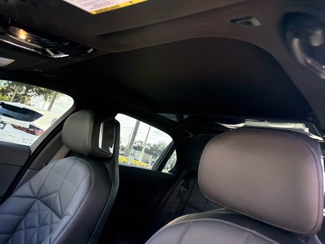 Used 2023 BMW i7 xDrive60 AWD/4WD image 19