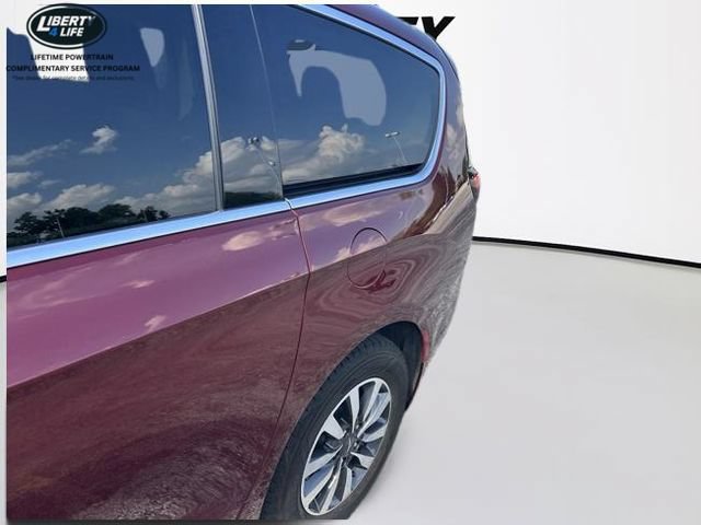 Used 2021 Chrysler Pacifica Touring w/ Cold Weather Group FWD image 5