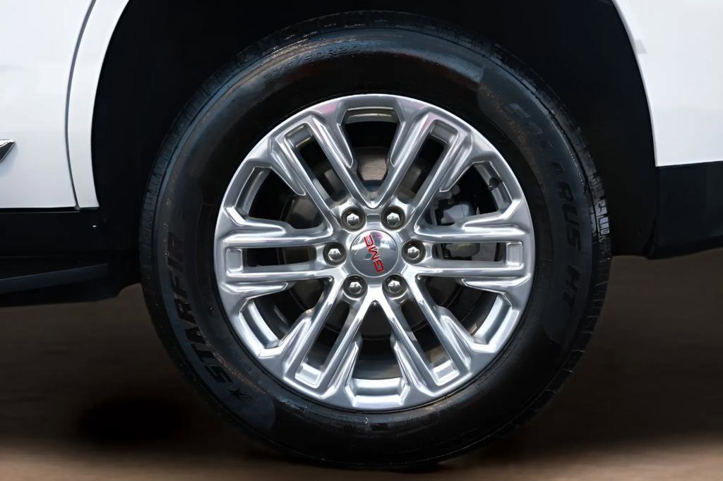 Used 2024 GMC Yukon SLT image 32