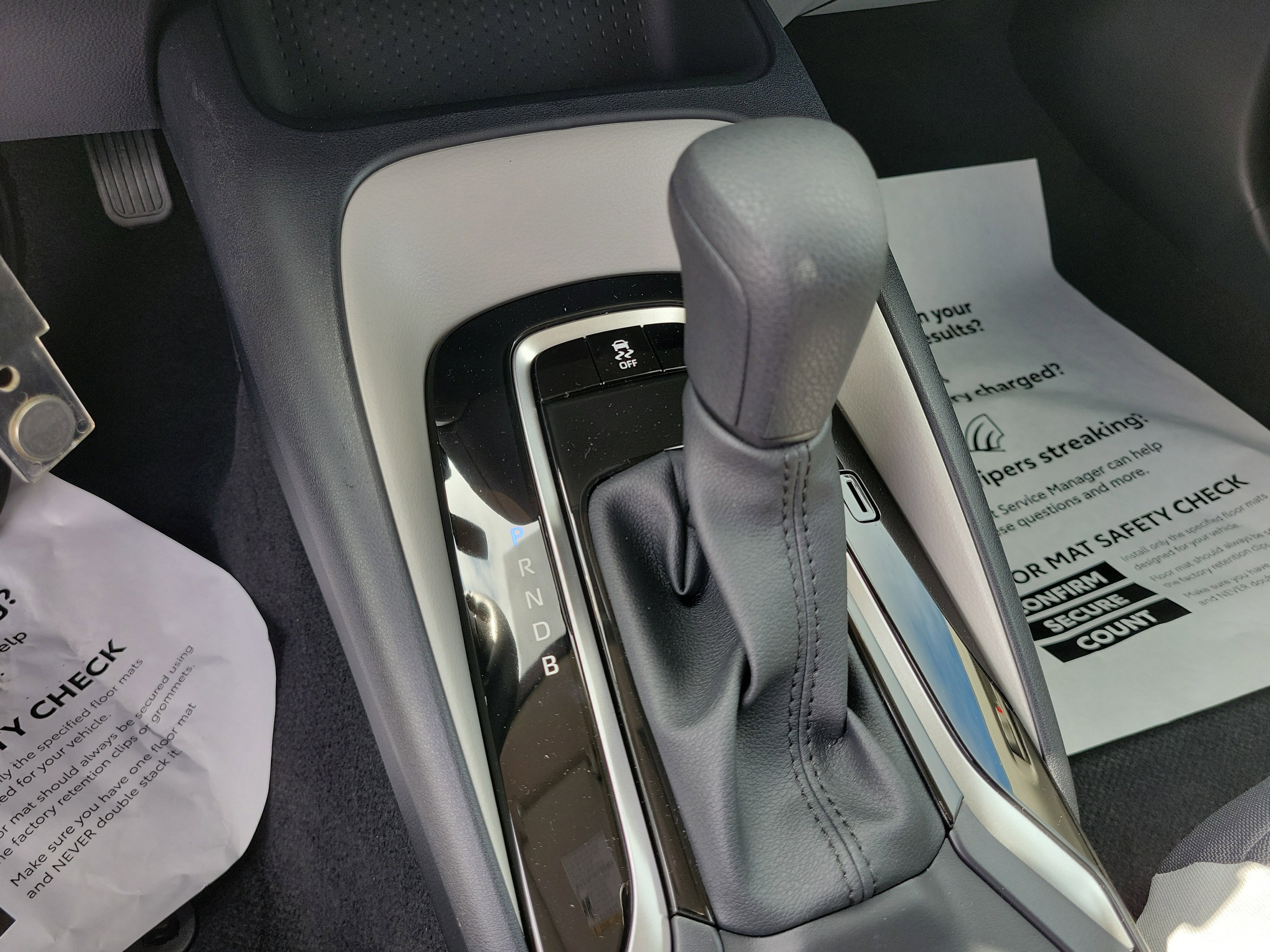 Used 2025 Toyota Corolla LE image 28