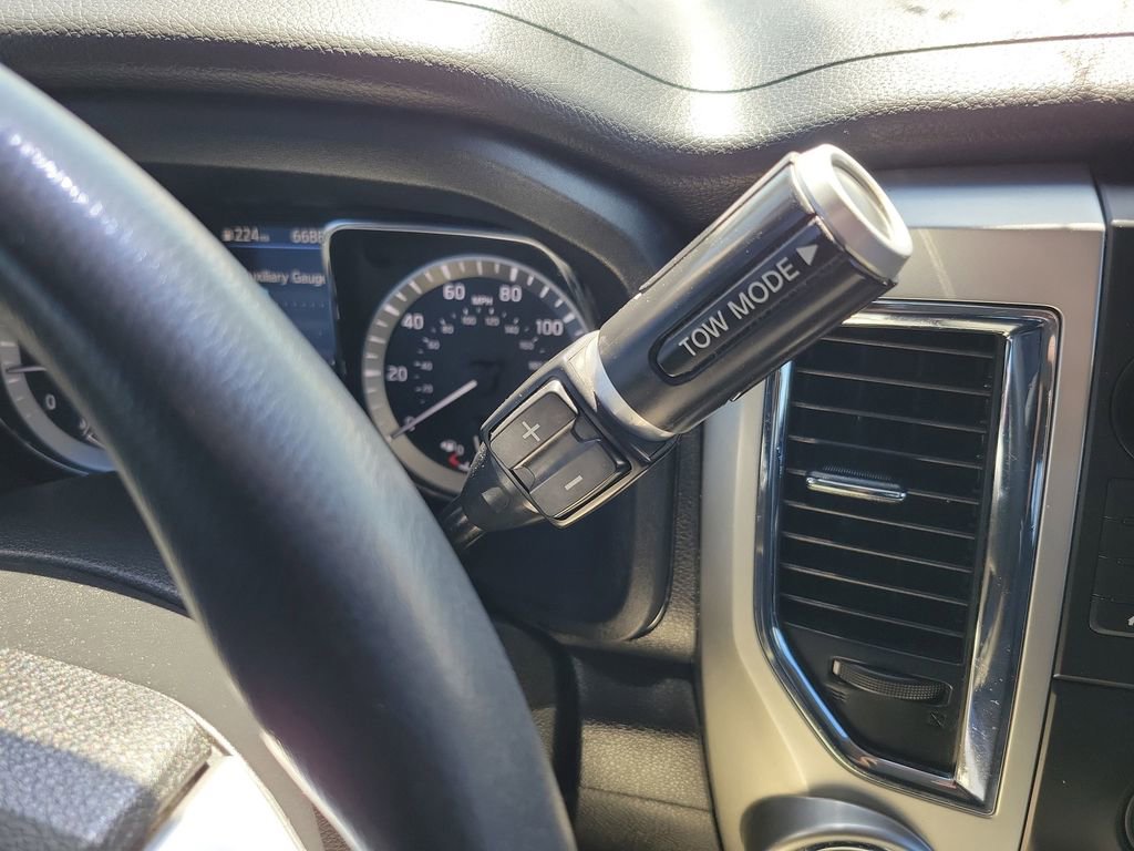 Used 2019 Nissan Titan SV image 32