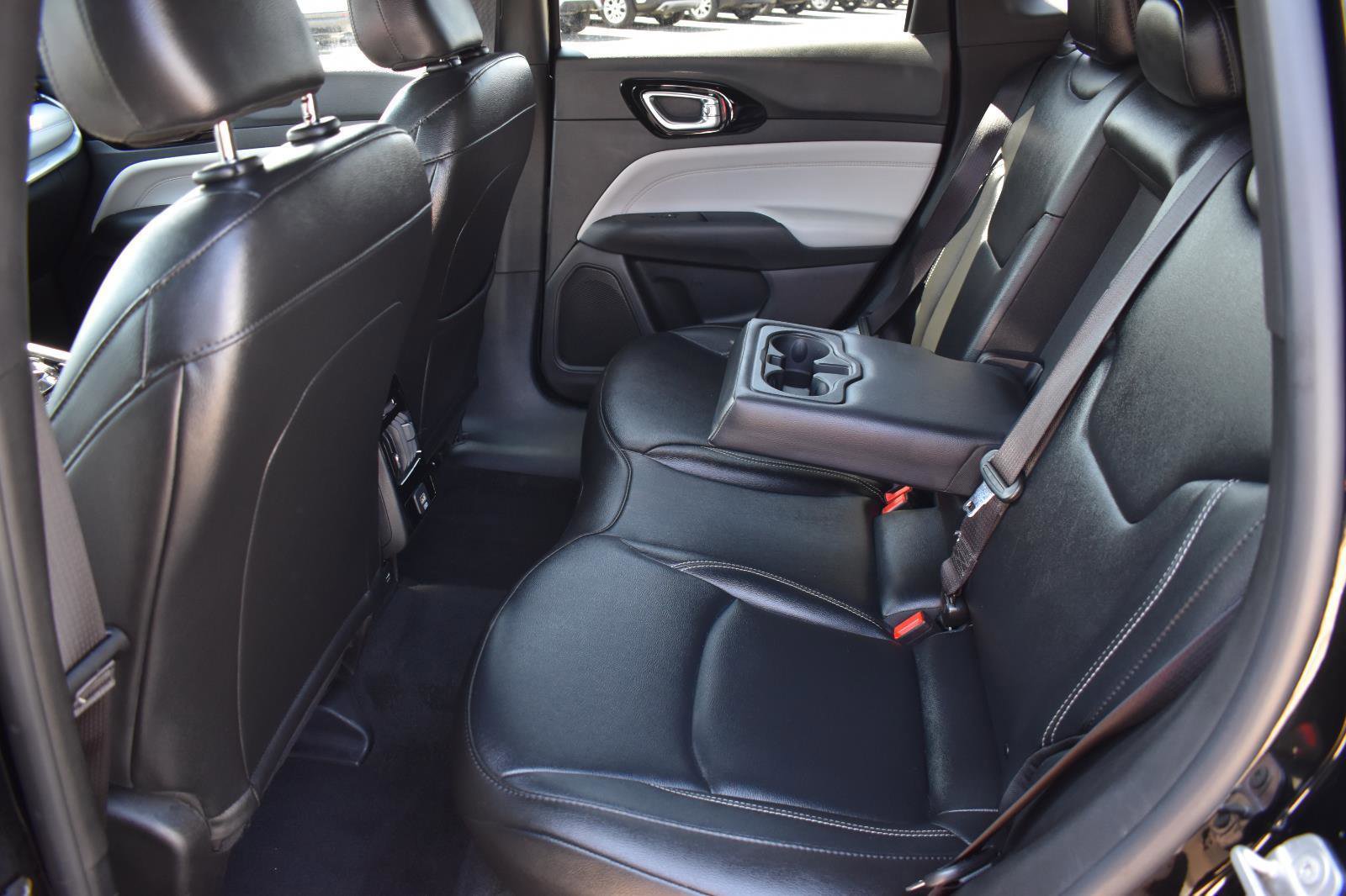 Used 2025 Jeep Compass Limited image 19