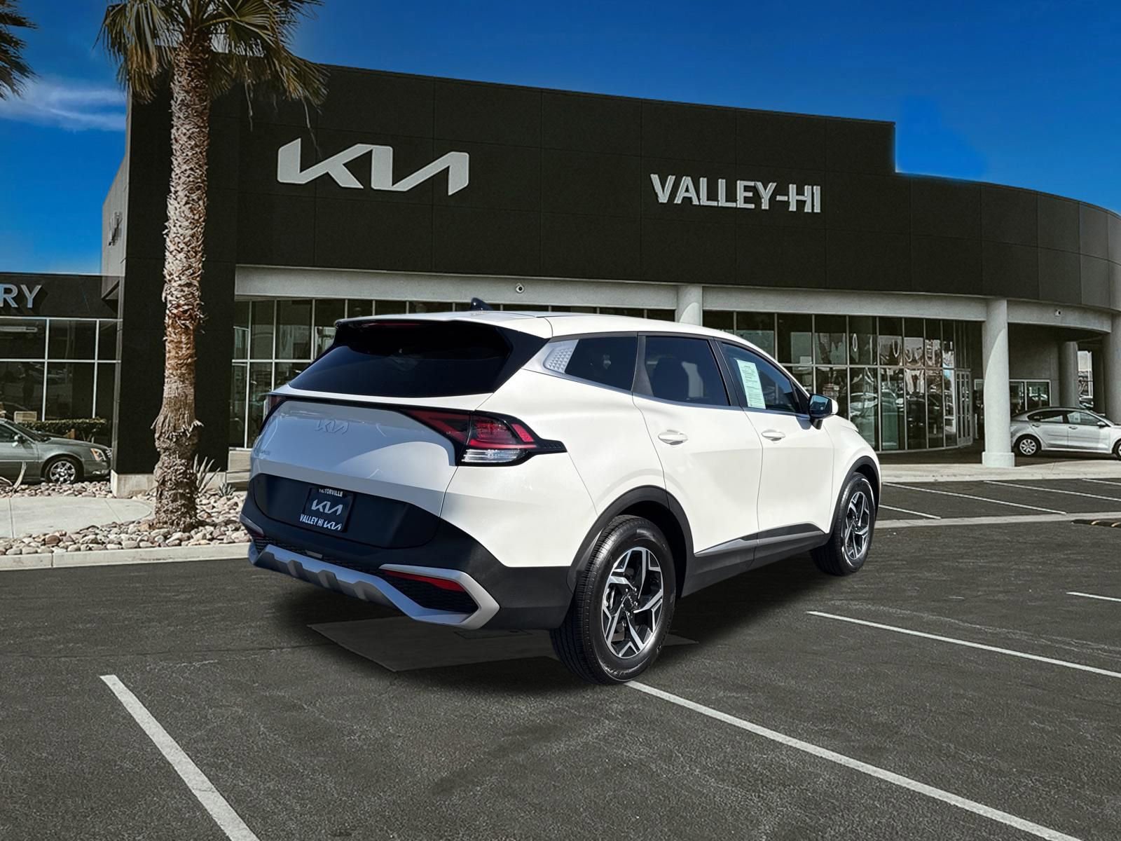 Used 2025 Kia Sportage LX image 5