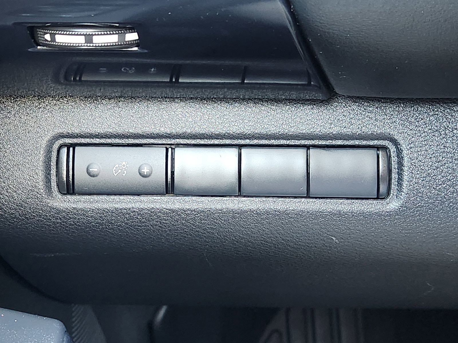 Used 2023 Nissan Pathfinder S image 25