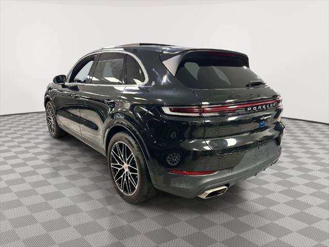 Used 2025 Porsche Cayenne AWD/4WD image 4