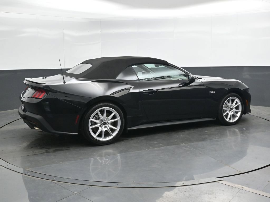 Used 2025 Ford Mustang GT Premium RWD image 2