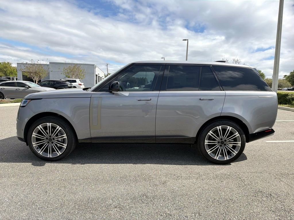 New 2026 Land Rover Range Rover SE image 2
