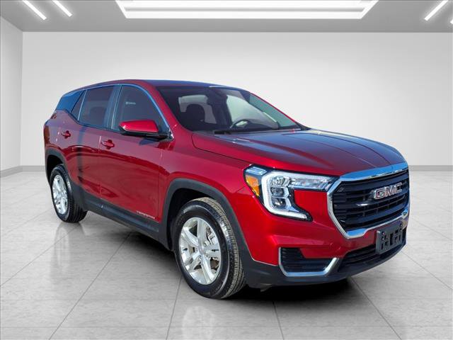 Used 2023 GMC Terrain SLE w/ LPO, Floor Liner Package FWD image 2